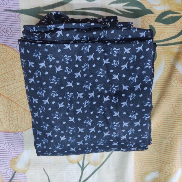 Namaz chadar for kids with sleeves, elastic + naqab - Image 2